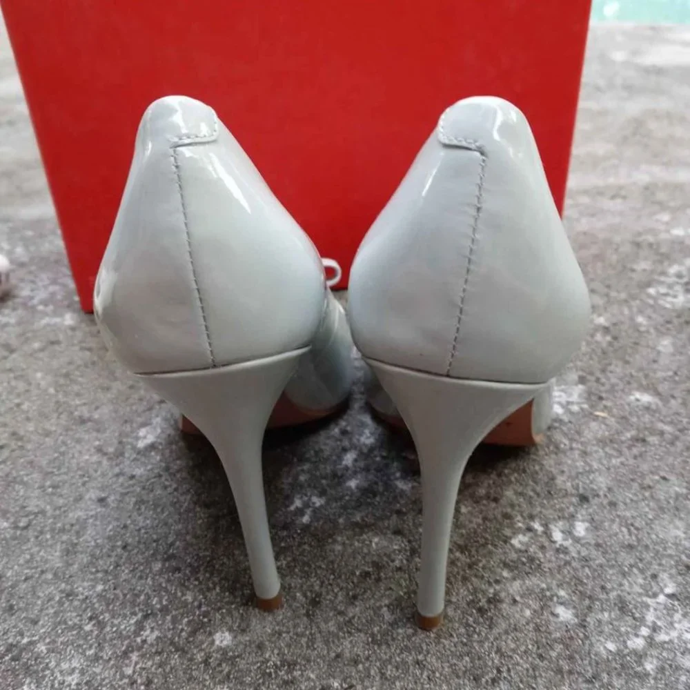 New with Box COACH Hallie Light Blue Patent Leather Heels Size 37/6.5